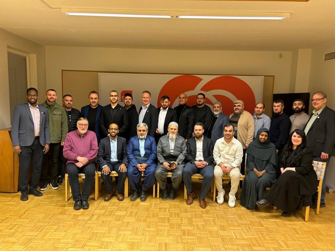 Iftar-tilaisuus eri yhteisöjen kanssa